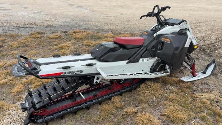 2023 Skidoo Summit X 850 E-Tec Turbo - Image 4