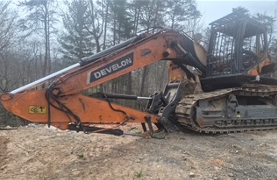 2024 Develon DX225LL Excavator - Image 3