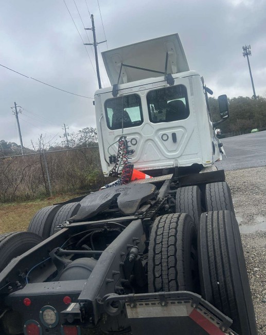 2024 Freightliner Cascadia - Image 10