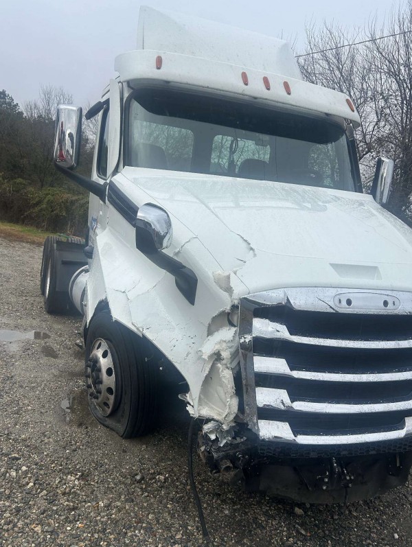 2024 Freightliner Cascadia - Image 2