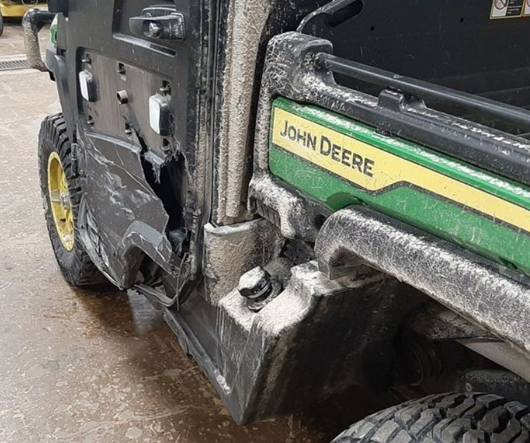 2024 John Deere XUV835R Gator - Image 9