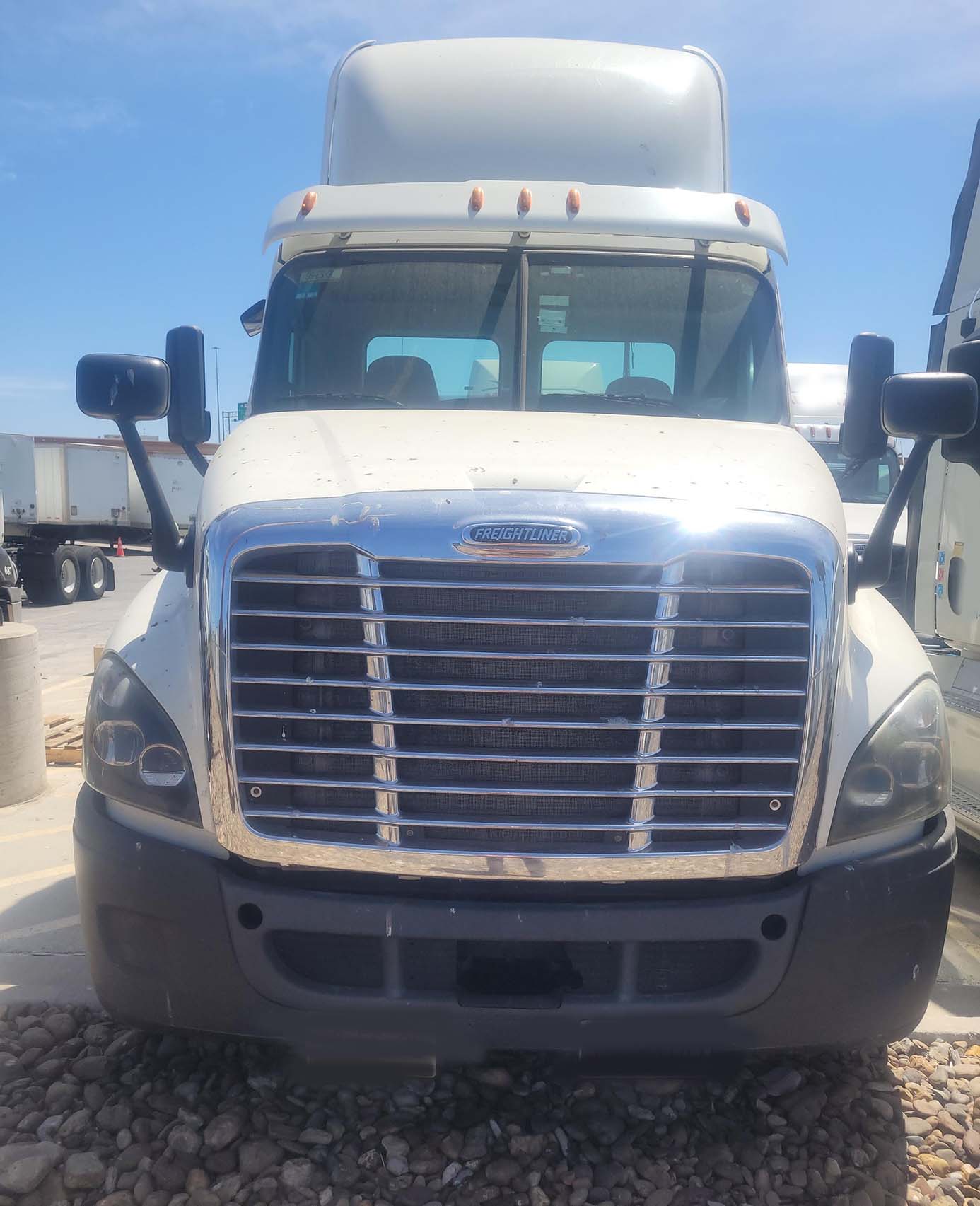 2017 Freightliner Cascadia (215) - Image 3