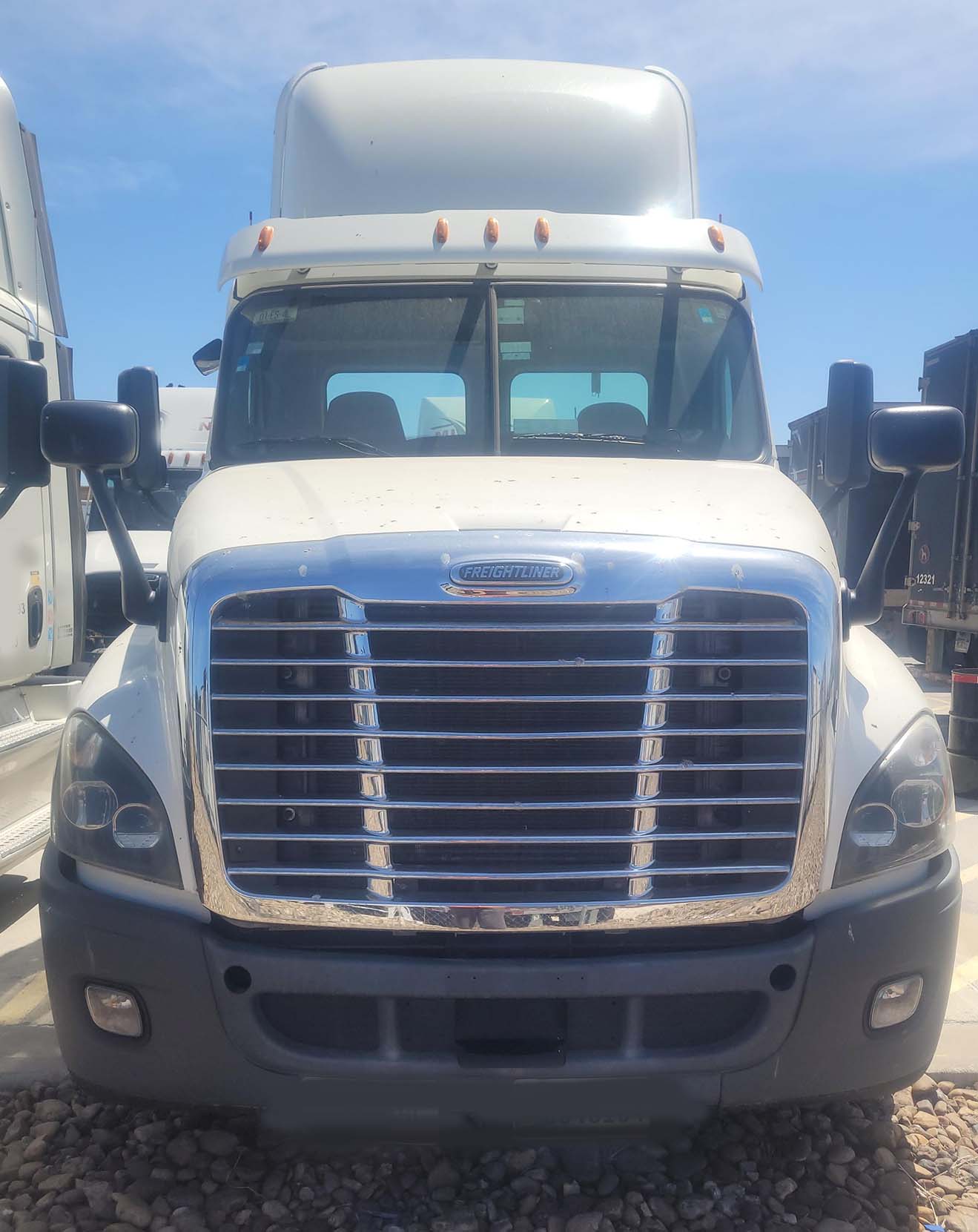 2017 Freightliner Cascadia (218) - Image 2