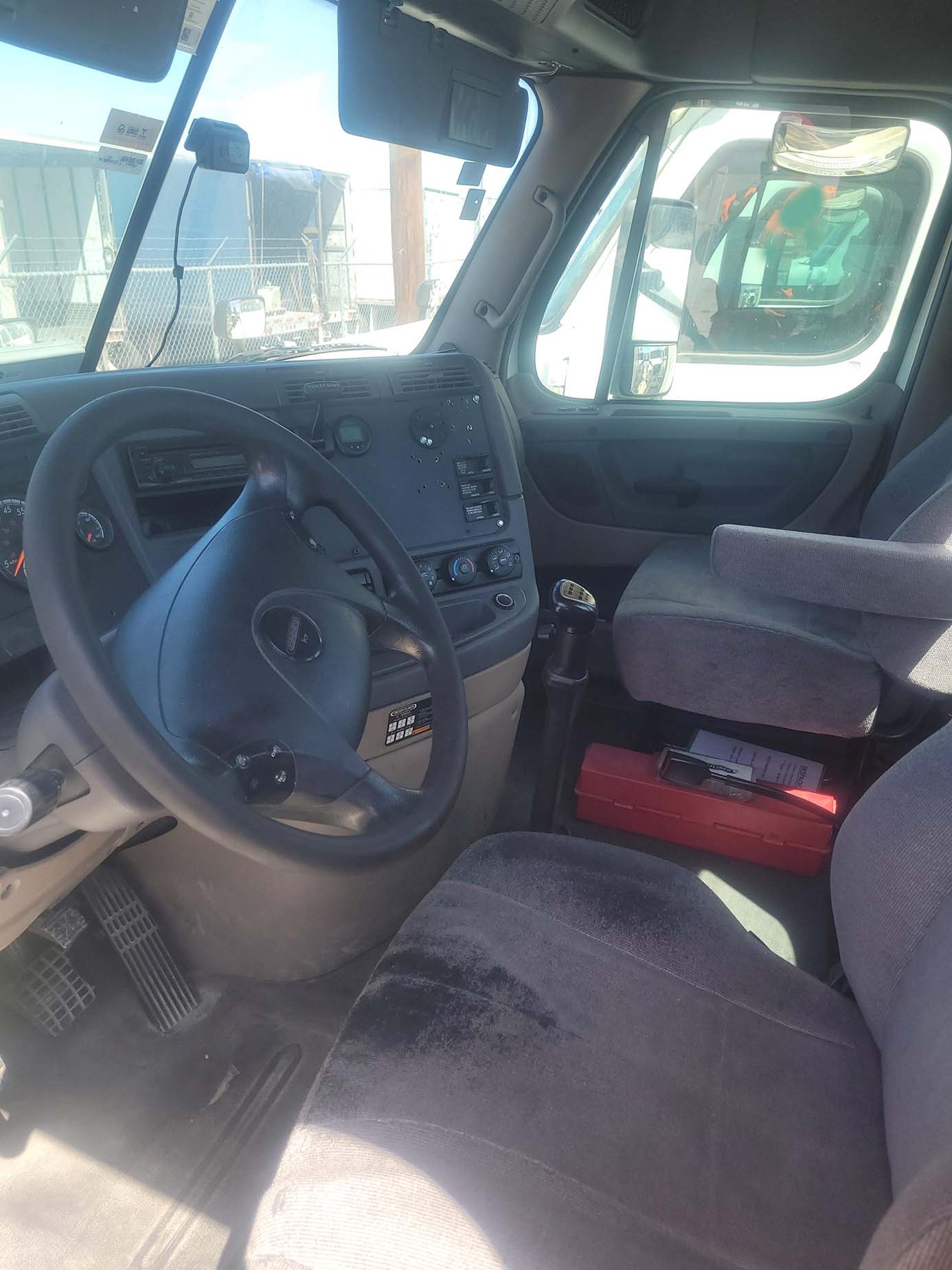 2017 Freightliner Cascadia (218) - Image 4