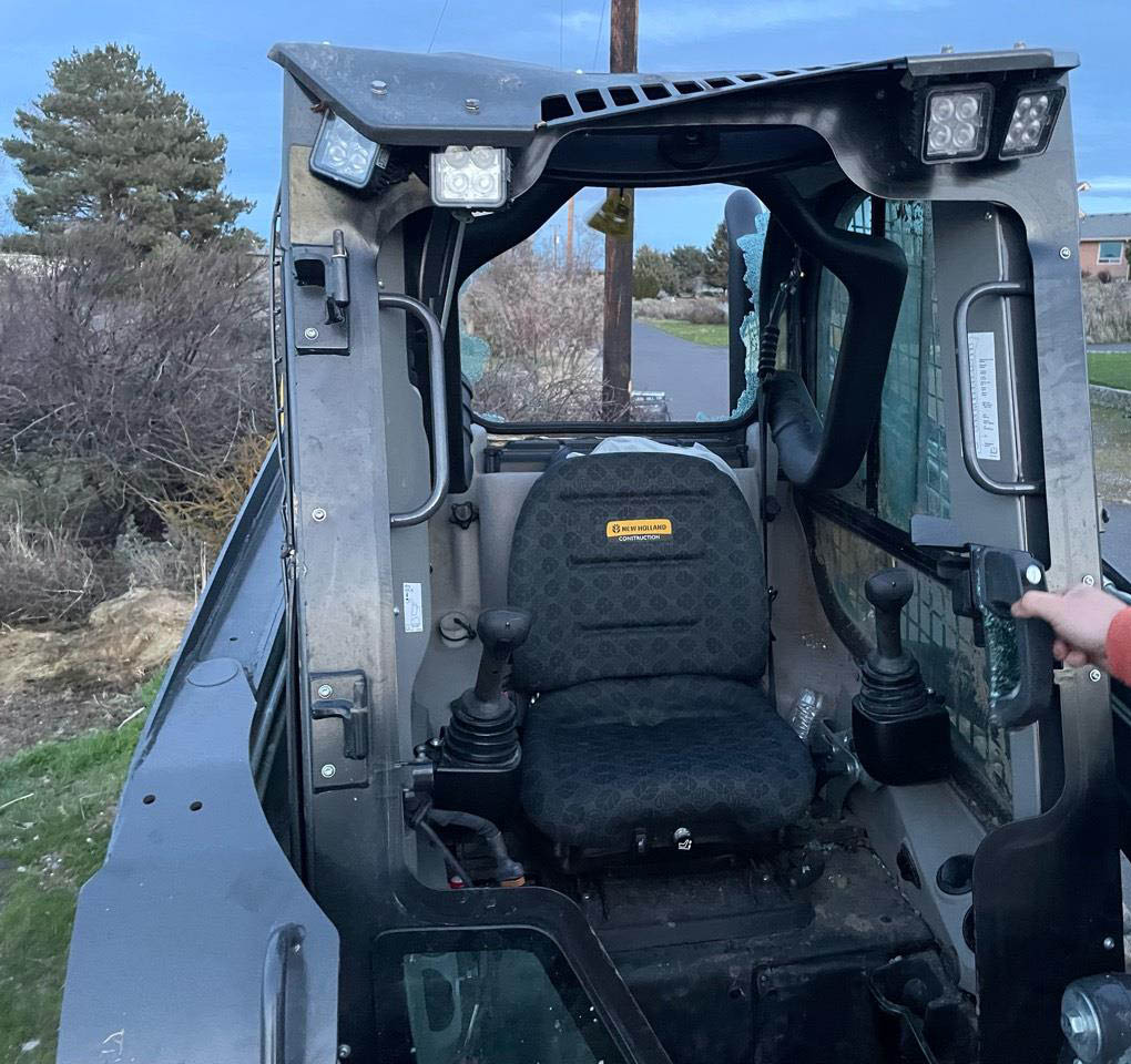 2024 New Holland C327 Compact Track Loader - Image 8