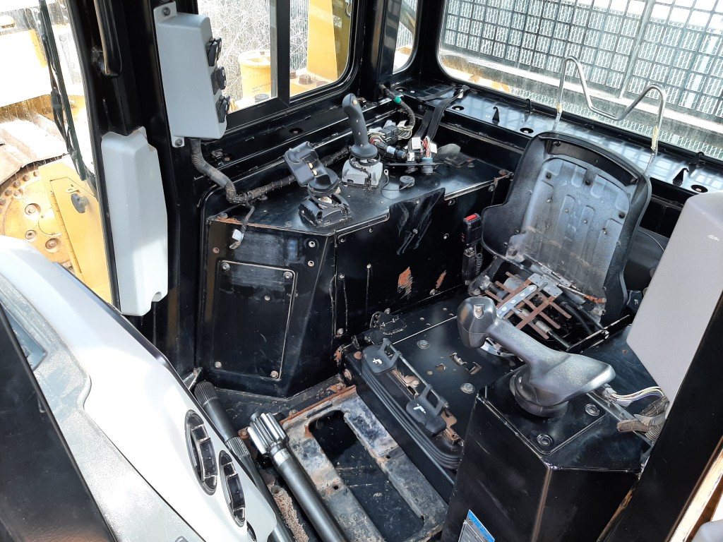 2015 Caterpillar D6TLGP Dozer (1) - Image 6