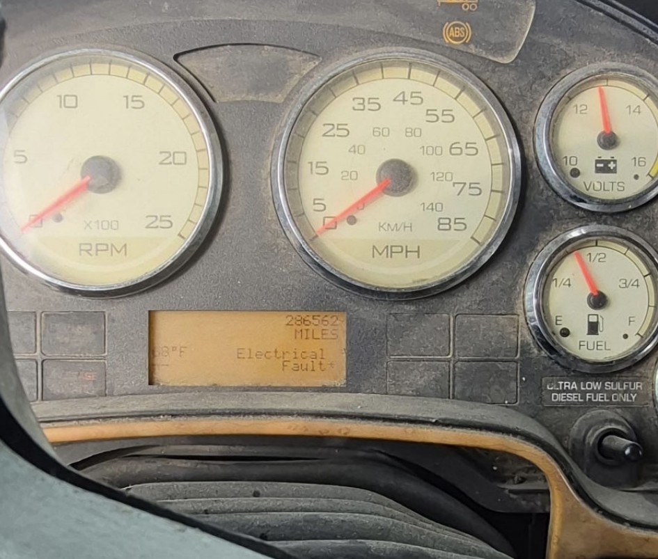 2008 International LF627 - Image 2