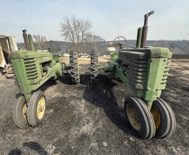 1949 John Deere B Tractor - Image 21