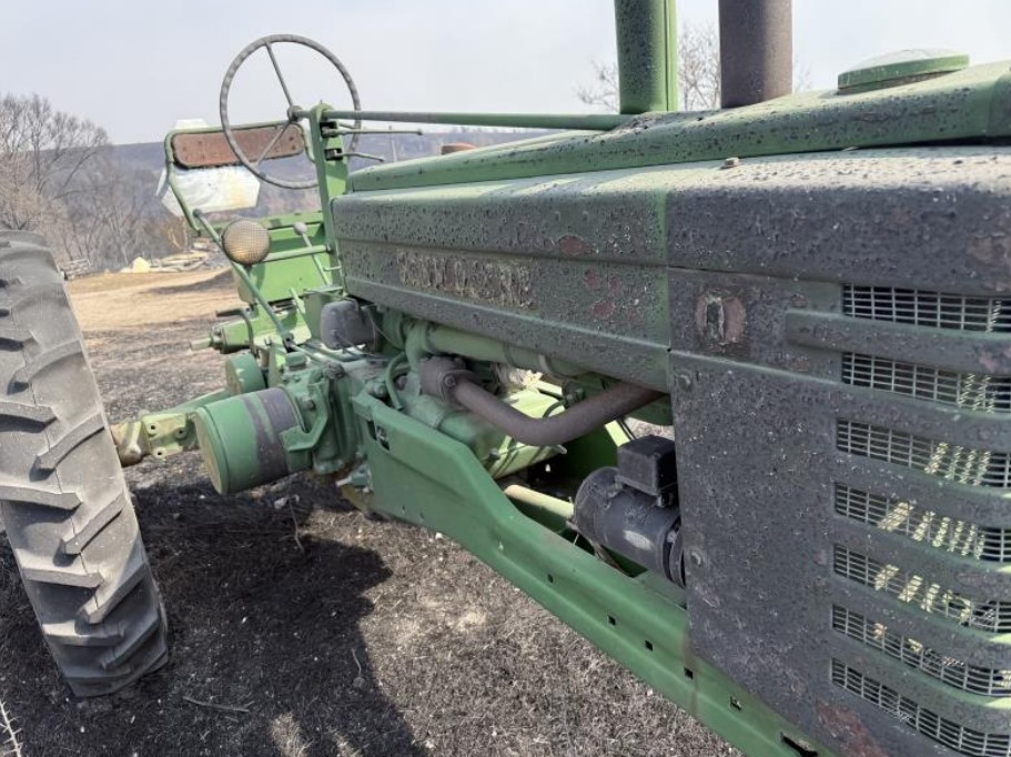1949 John Deere B Tractor - Image 14