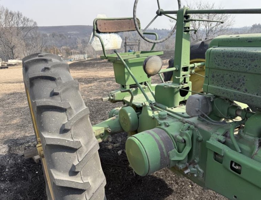 1949 John Deere B Tractor - Image 13
