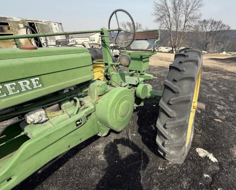 1949 John Deere B Tractor - Image 12