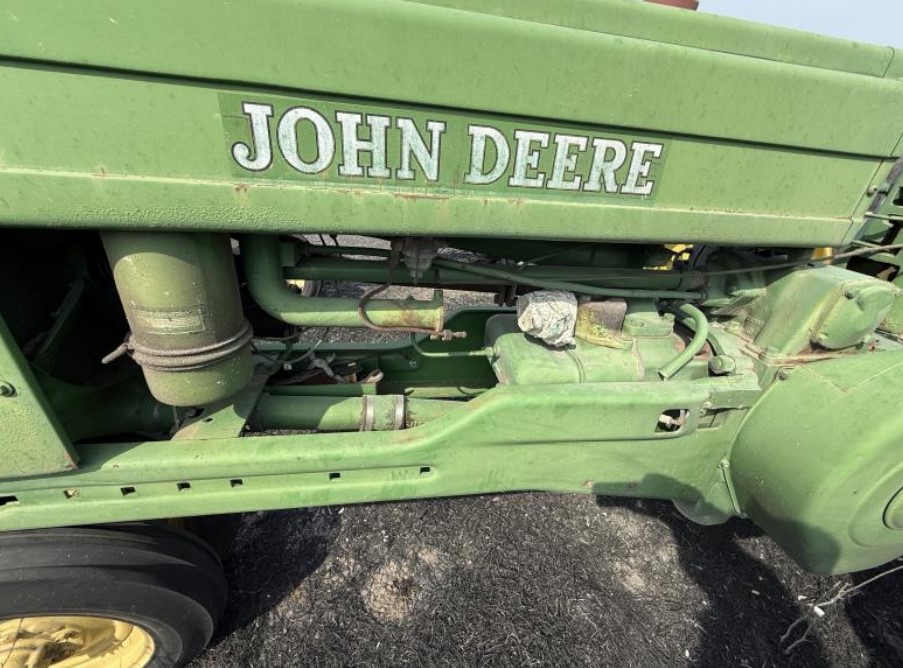 1949 John Deere B Tractor - Image 11