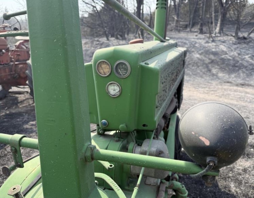 1949 John Deere B Tractor - Image 8