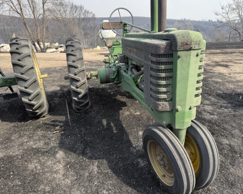1949 John Deere B Tractor - Image 2