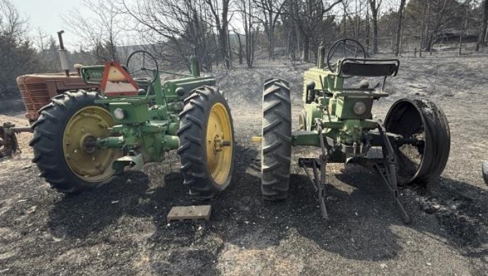 1949 John Deere B Tractor - Image 19