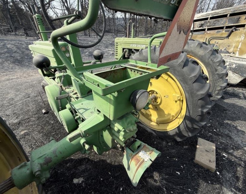 1949 John Deere B Tractor - Image 17