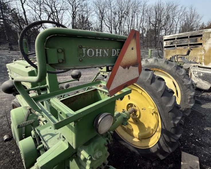 1949 John Deere B Tractor - Image 16