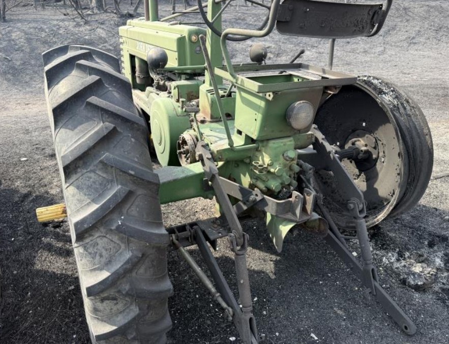 1949 John Deere B Tractor - Image 15