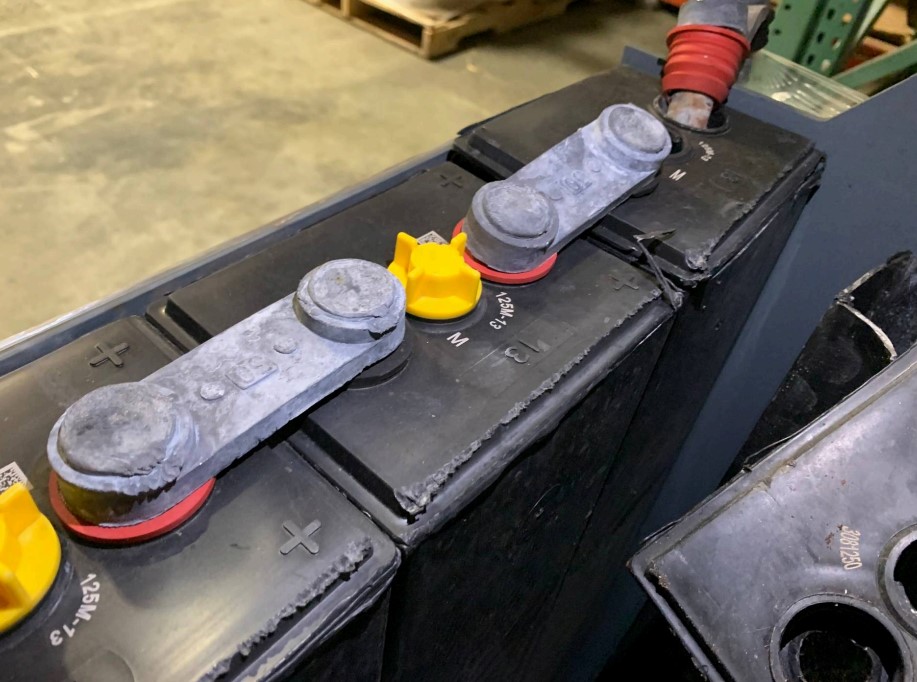 2020 Tennant T17 Industrial Ride on Floor Scrubber - Image 27