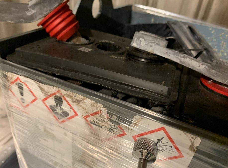 2020 Tennant T17 Industrial Ride on Floor Scrubber - Image 26