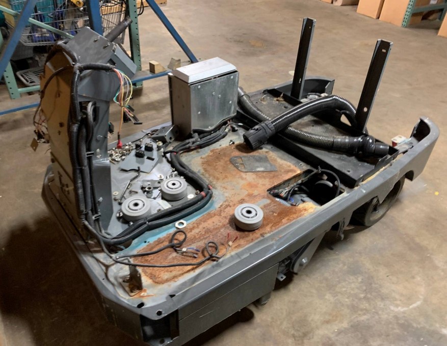 2020 Tennant T17 Industrial Ride on Floor Scrubber - Image 36