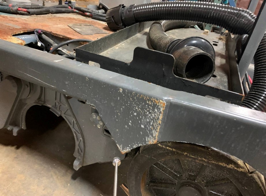 2020 Tennant T17 Industrial Ride on Floor Scrubber - Image 33