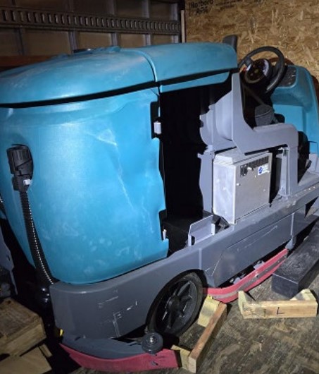 2020 Tennant T17 Industrial Ride on Floor Scrubber - Image 23