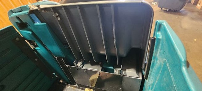 2020 Tennant T17 Industrial Ride on Floor Scrubber - Image 10