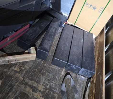 2020 Tennant T17 Industrial Ride on Floor Scrubber - Image 4