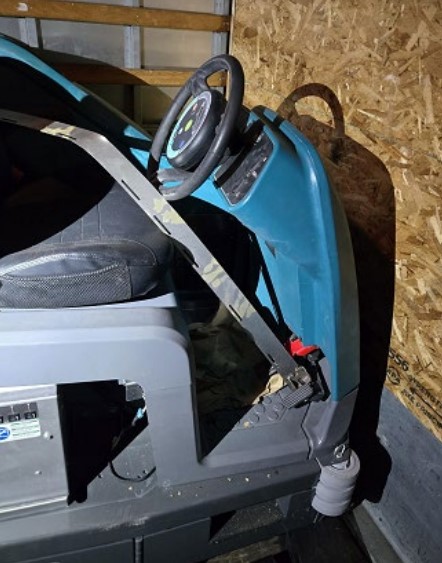 2020 Tennant T17 Industrial Ride on Floor Scrubber - Image 21