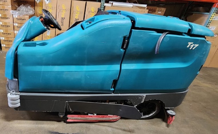 2020 Tennant T17 Industrial Ride on Floor Scrubber - Image 18