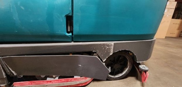 2020 Tennant T17 Industrial Ride on Floor Scrubber - Image 17