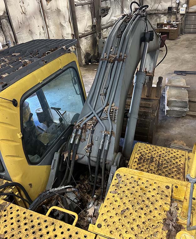 2004 Volvo EC210BLC Excavator - Image 4