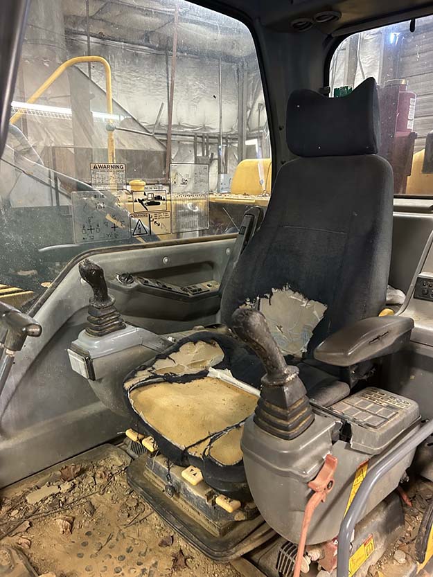 2004 Volvo EC210BLC Excavator - Image 8