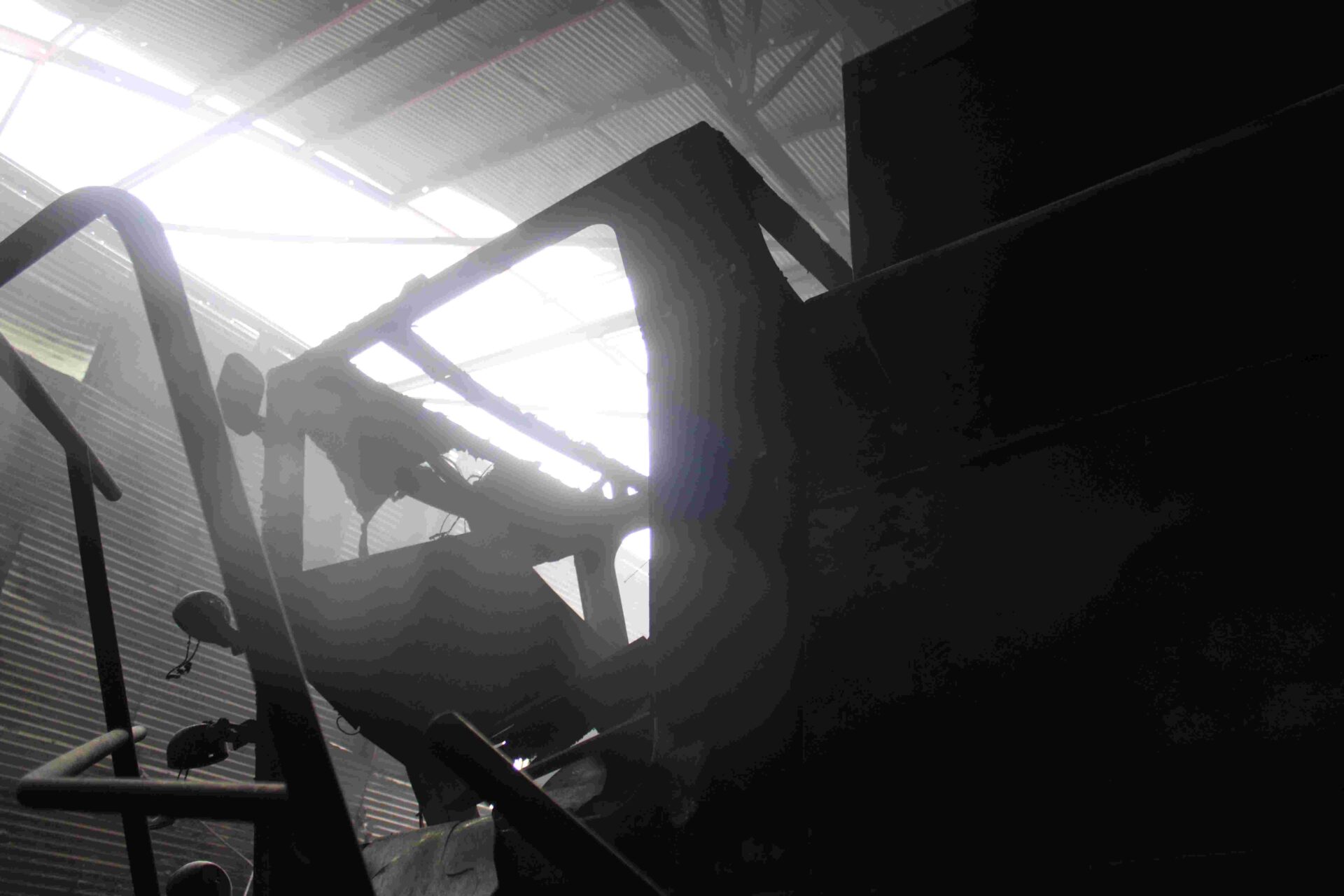 1981 John Deere 6620 Combine and 1986 John Deere 643 Corn Head - Image 8