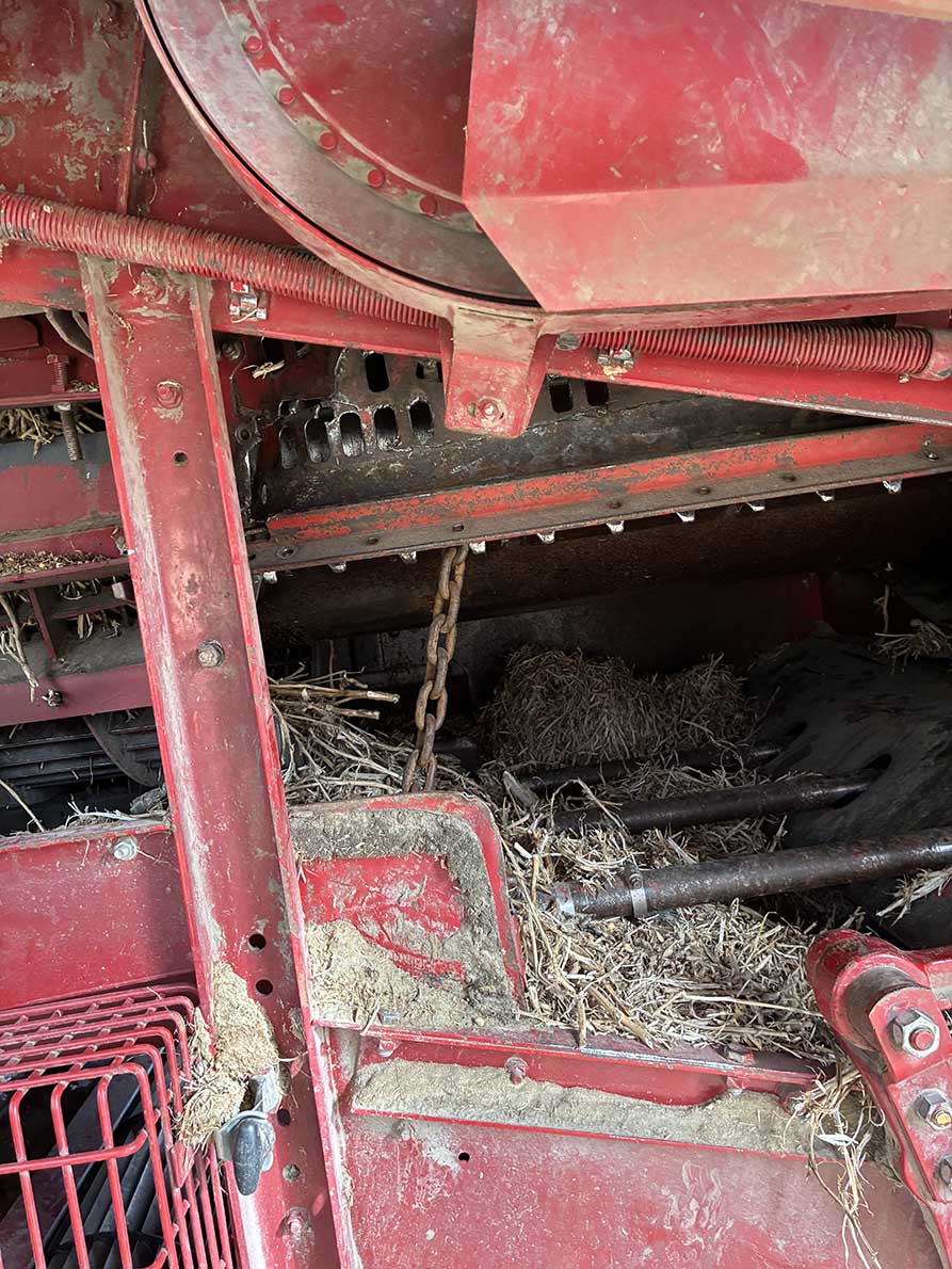 1998 Case IH 2366 Combine - Image 2