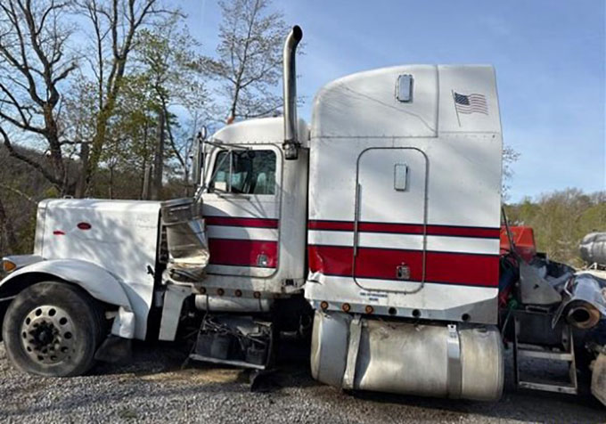 2001 Peterbilt 379 - Image 12