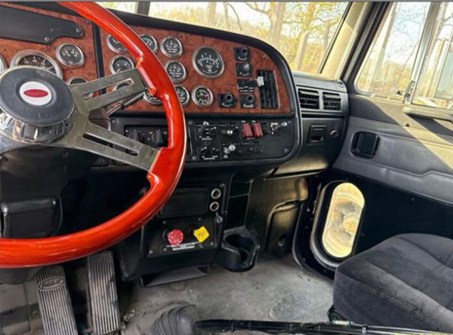 2001 Peterbilt 379 - Image 16