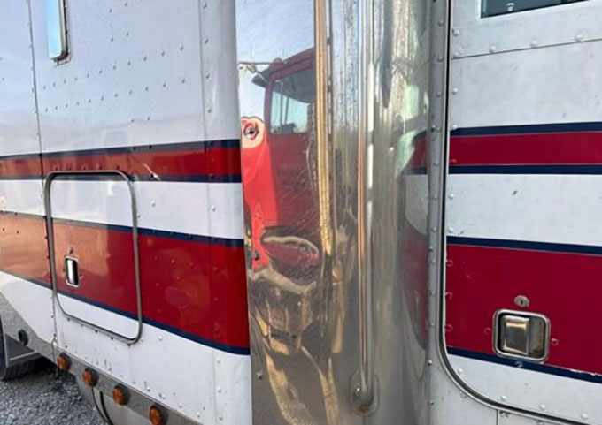 2001 Peterbilt 379 - Image 17