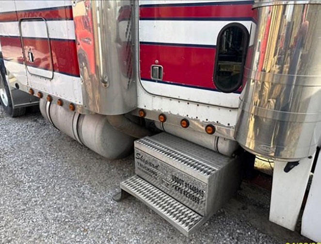 2001 Peterbilt 379 - Image 3