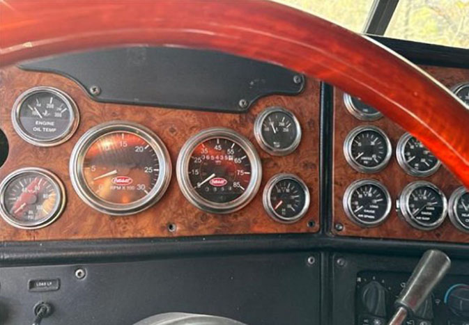 2001 Peterbilt 379 - Image 4