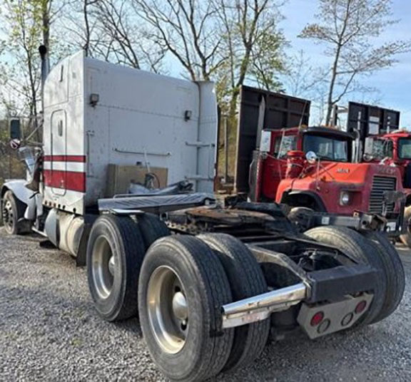 2001 Peterbilt 379 - Image 5