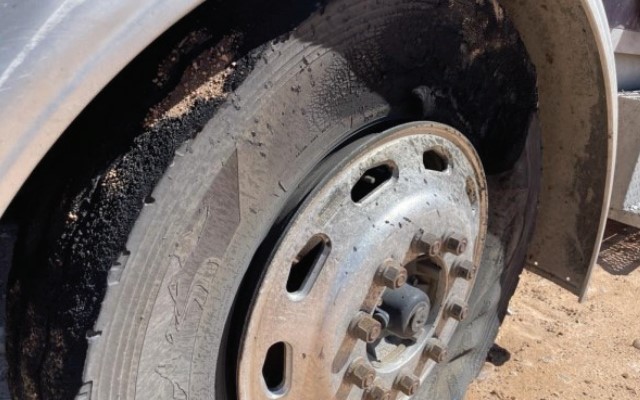 2003 Peterbilt 379 - Image 18