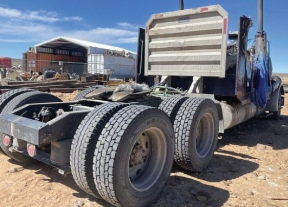 2003 Peterbilt 379 - Image 8