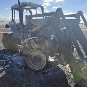 2004 John Deere 7320 Tractor