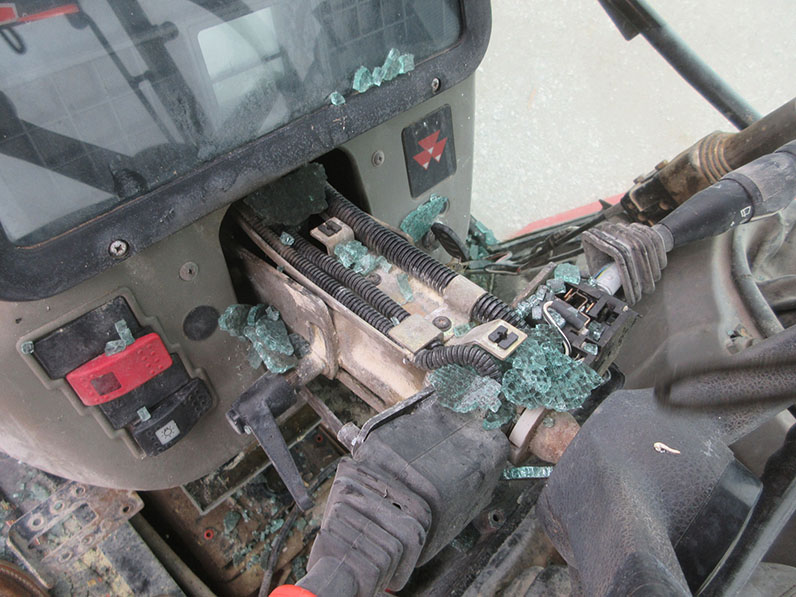 2004 Massey Ferguson 4355 Tractor - Image 15