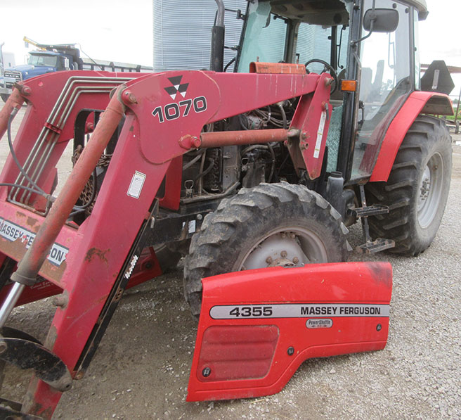 2004 Massey Ferguson 4355 Tractor - Image 21