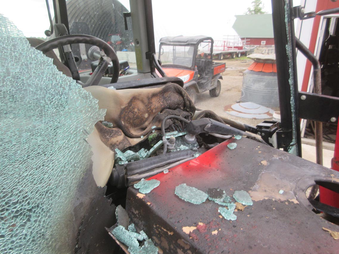 2004 Massey Ferguson 4355 Tractor - Image 25