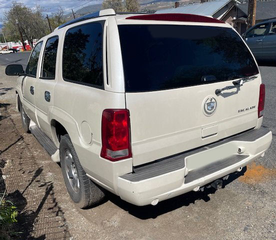 2005 Cadillac Escalade - Image 3