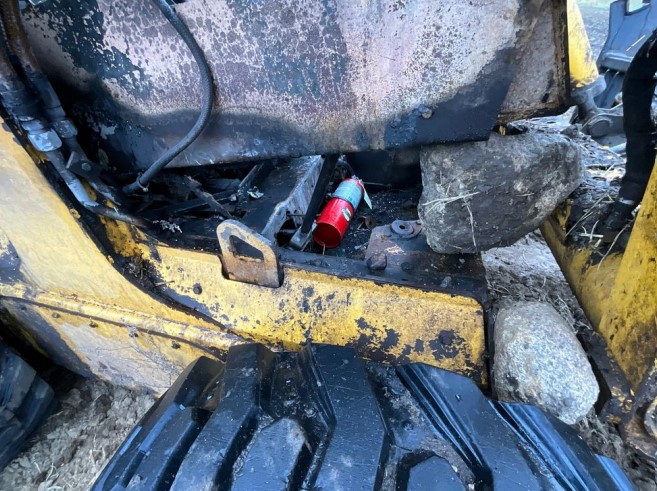 2005 Gehl 7800 Turbo Skid Steer - Image 11